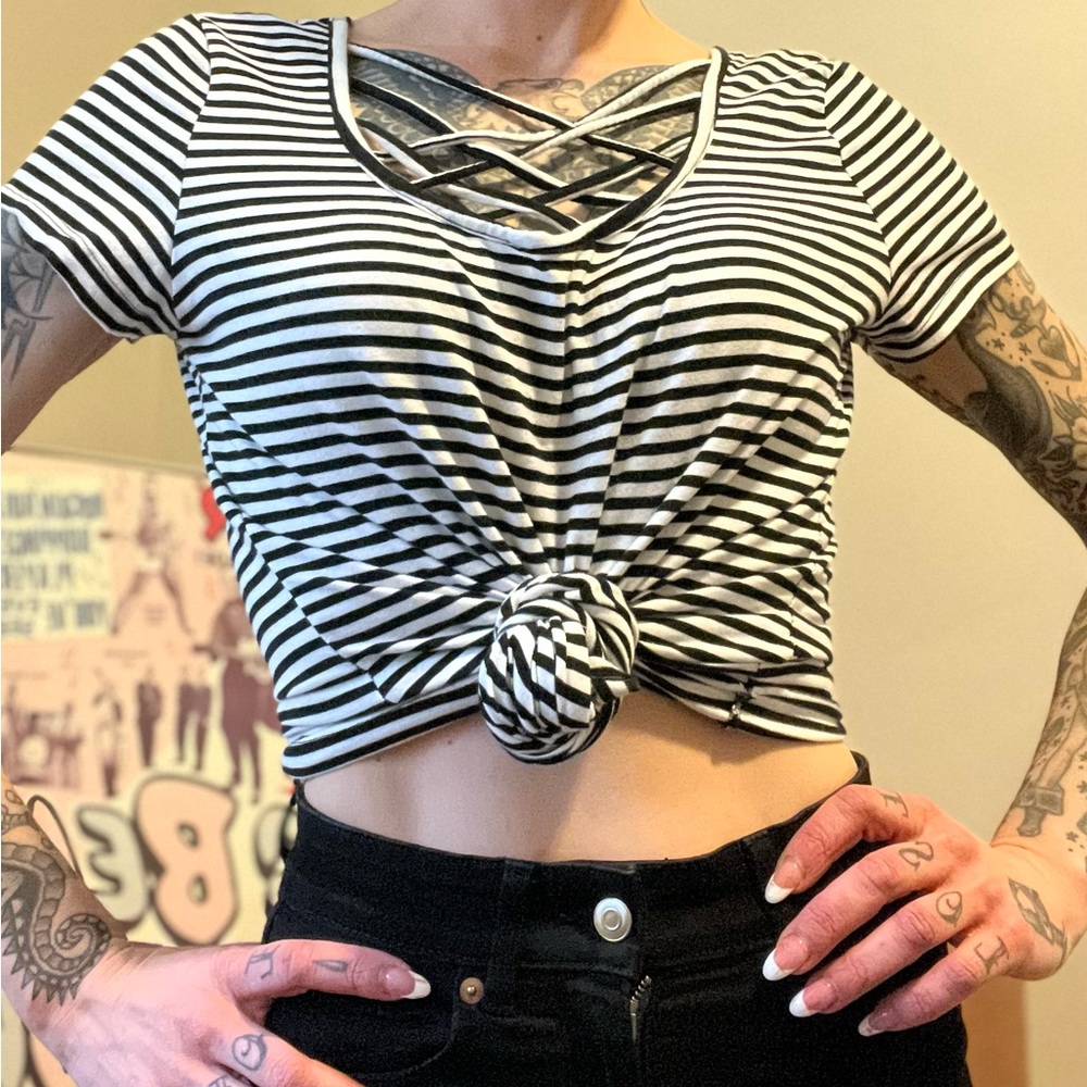 Cross front striped tee XL